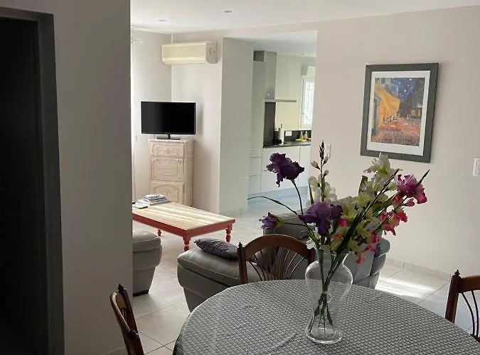 Petite Maison Avec Cour Pres Du Centre