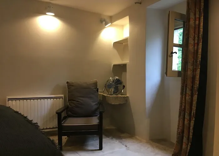La Calade, Maison De Village